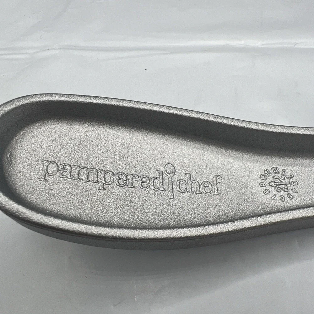 Vintage Pampered Chef Garlic Press K21 Cast Aluminum Silver Handheld Kitchen
